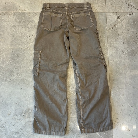 Hollister Low-Rise Baggy Zipper Pocket Cargo Pants - Size w26Regular (length) - Picture 9 of 9